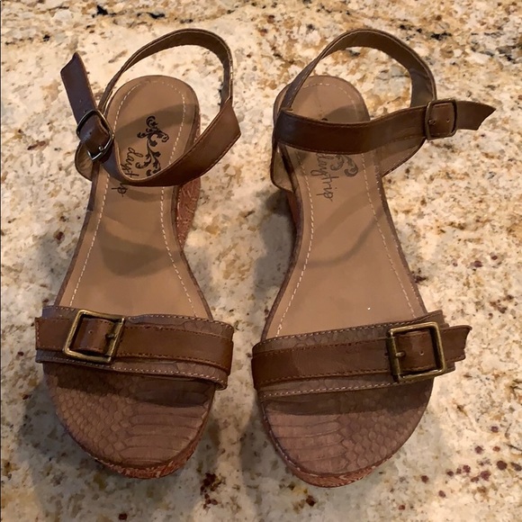 Pattered Wedge Sandals - Picture 2 of 3
